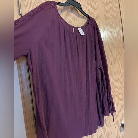 Tunic top with detailed sleeves with lace - Picture 6 of 8